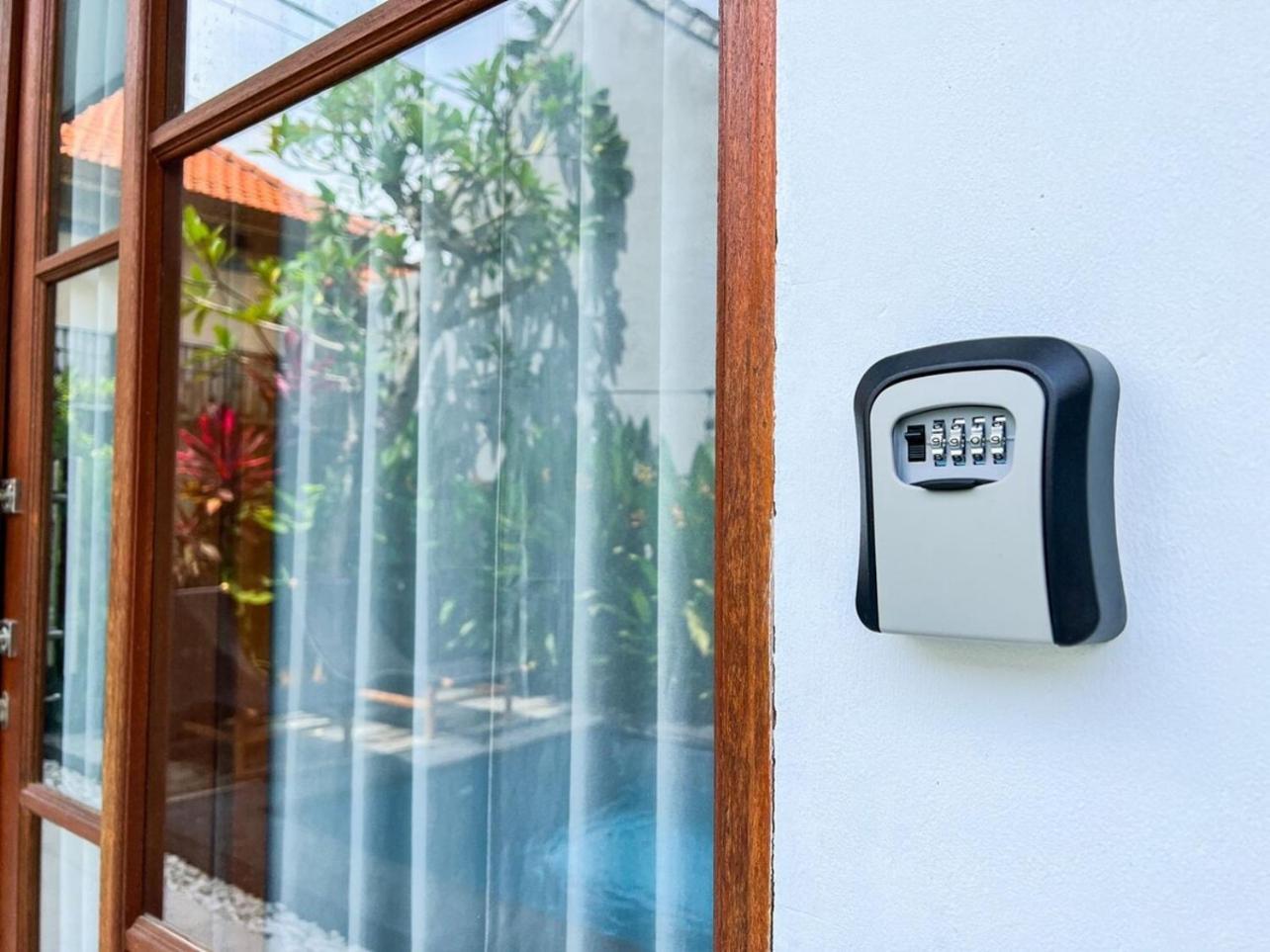 Island Boy Guesthouse T Prime Location In Canggu Exterior photo